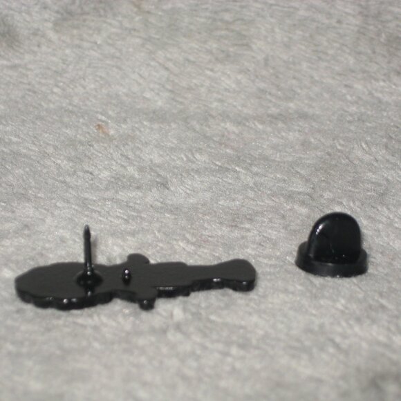 Polly Pocket Brunette Doll Metal Enamel Pin 251035A2 - Picture 8 of 8